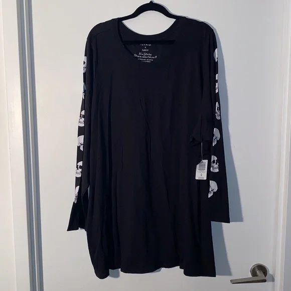 Torrid Skull Head Long Sleeve Slim Fit Tee - Picture 4 of 7